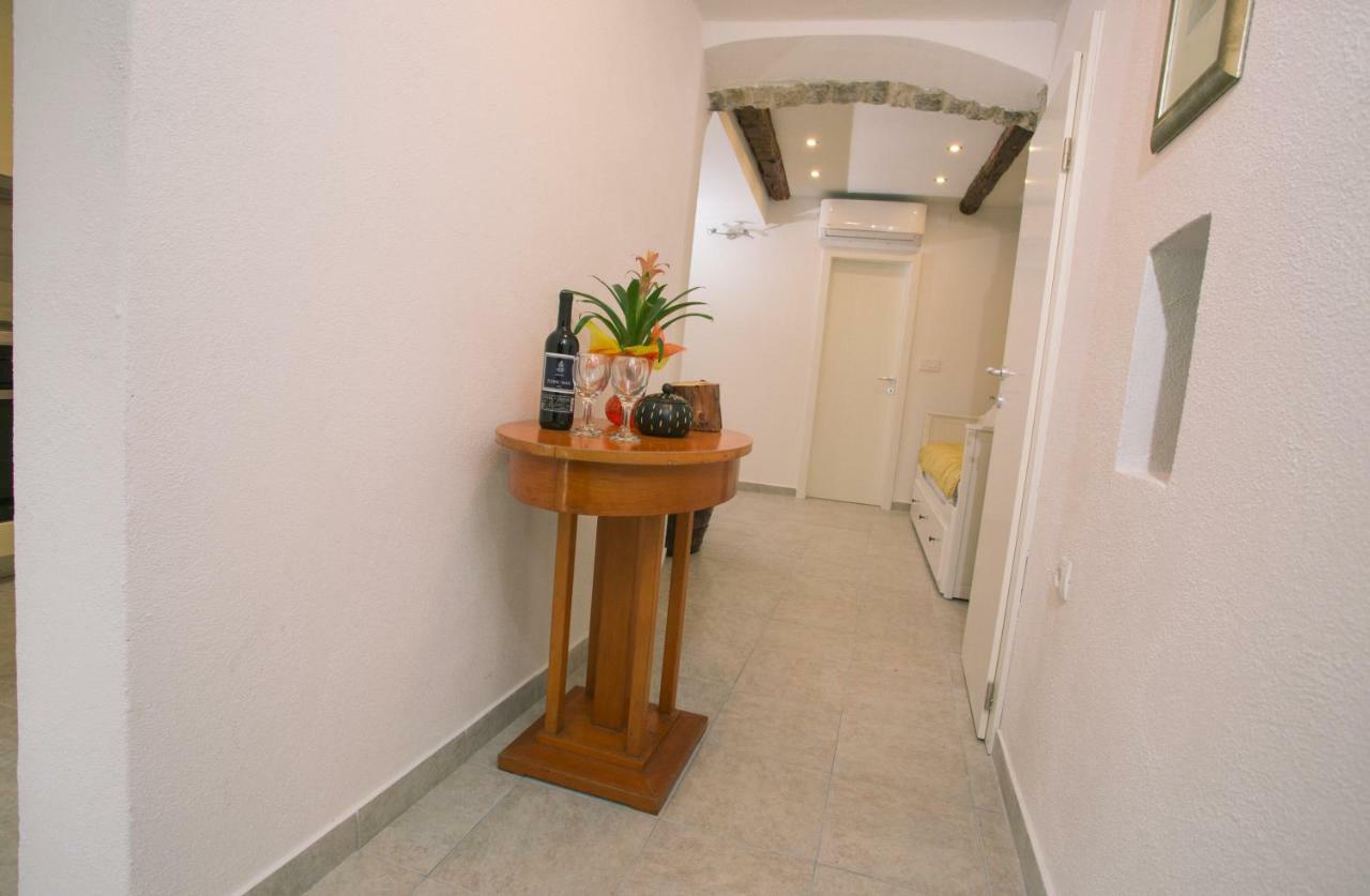 Apartment Sunce Kastela Bagian luar foto