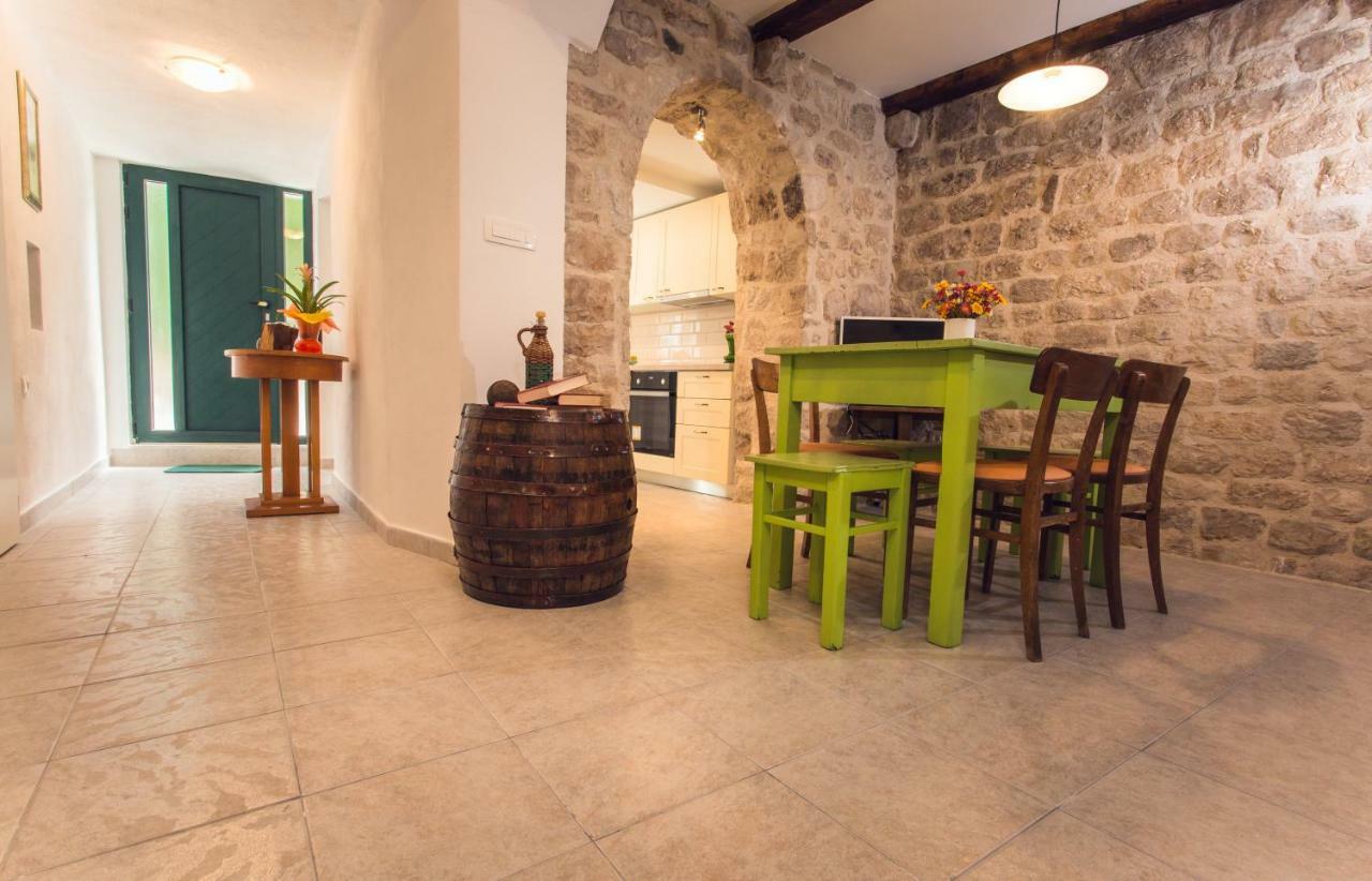 Apartment Sunce Kastela Bagian luar foto