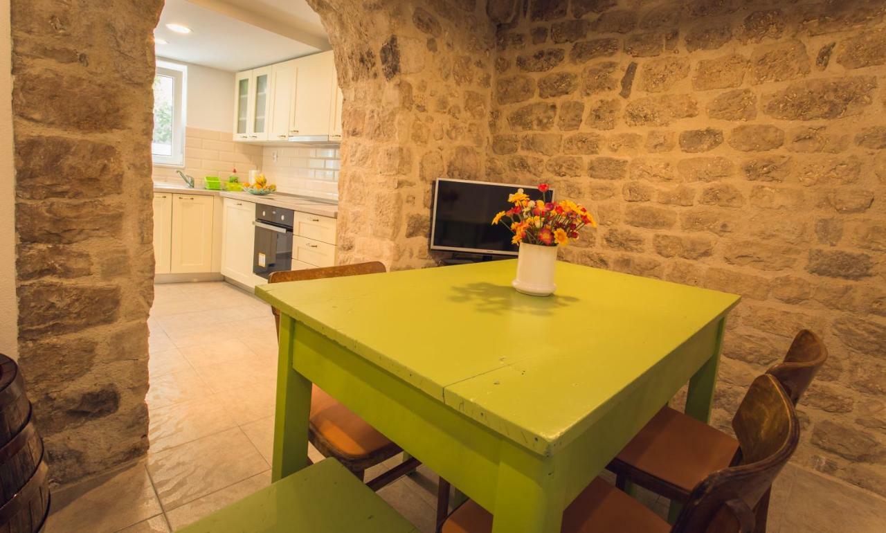 Apartment Sunce Kastela Bagian luar foto